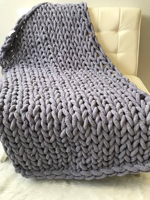 Couverture en tricot épais gris